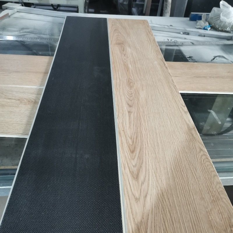 Plastico Plano de madera de grano de piedra de plástico suelo compuesto revestimiento UV piso de vinilo a prueba de agua