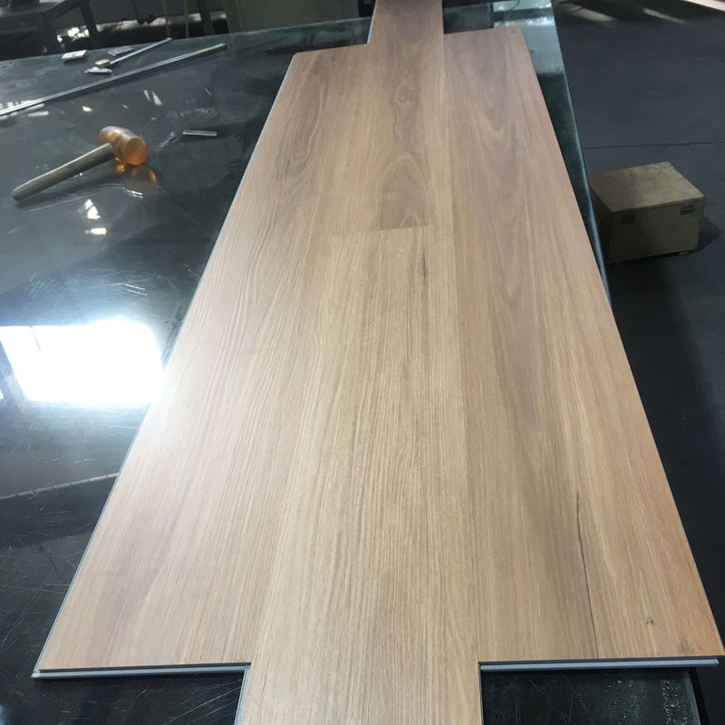 Plastico Plano de madera de grano de piedra de plástico suelo compuesto revestimiento UV piso de vinilo a prueba de agua