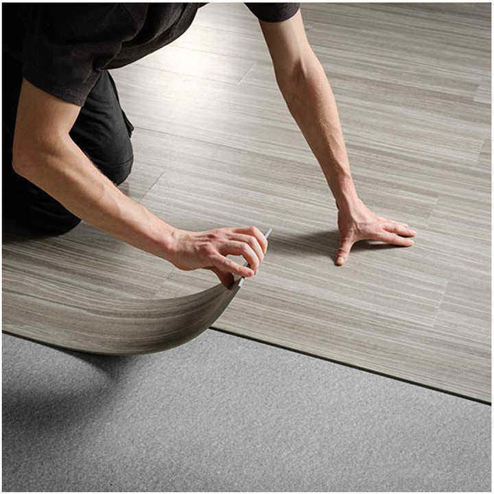 Piso de vinilo resistente al desgaste Lvt impermeable Peel Stick Tile Plancha de piso autoadhesiva para uso en interiores de hoteles