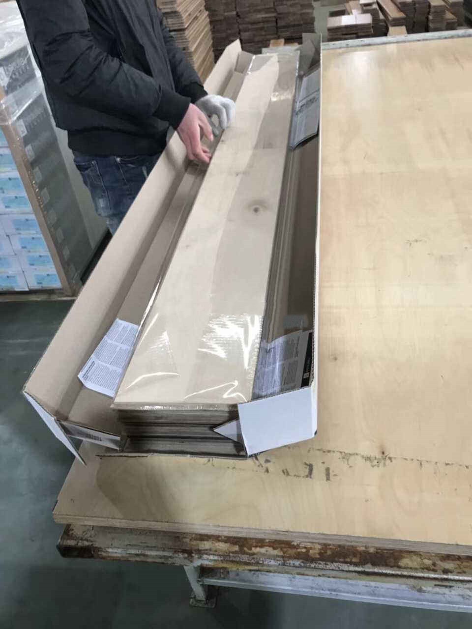 Ordinary E1 Natural Oak Engineered Wood Flooring Environmental Protection