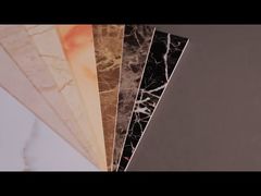 Dernière feuille de marbre en PVC avec revêtement UV Installation d'interconnexion imperméable pour le salon.